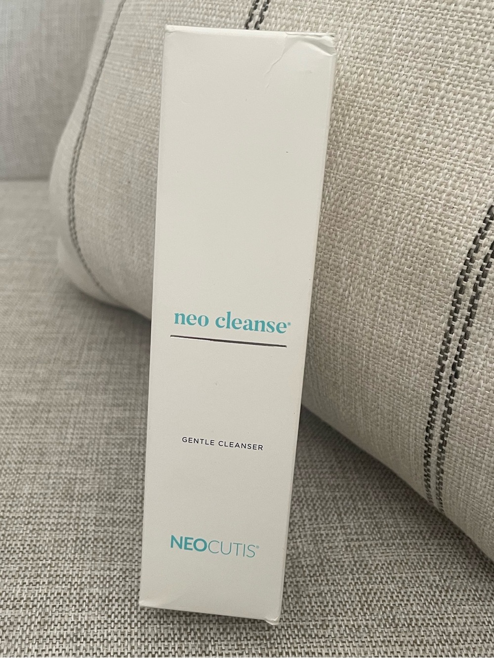 NEOCUTIS Neo Cleanse Gentle Cleanser - White with Teal Accent